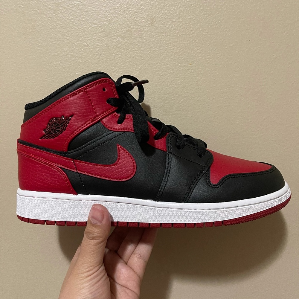 Jordan 1 Mid “Banned” 2020 size 7y